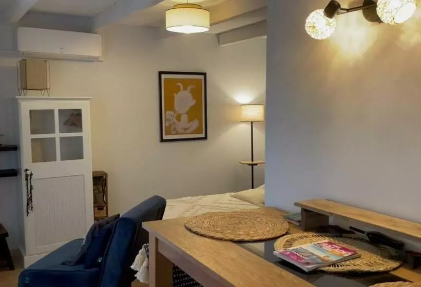 ペンション Joli Mazet à Nîmes Idéalement Situé Entre La Garrigue Et La Ville