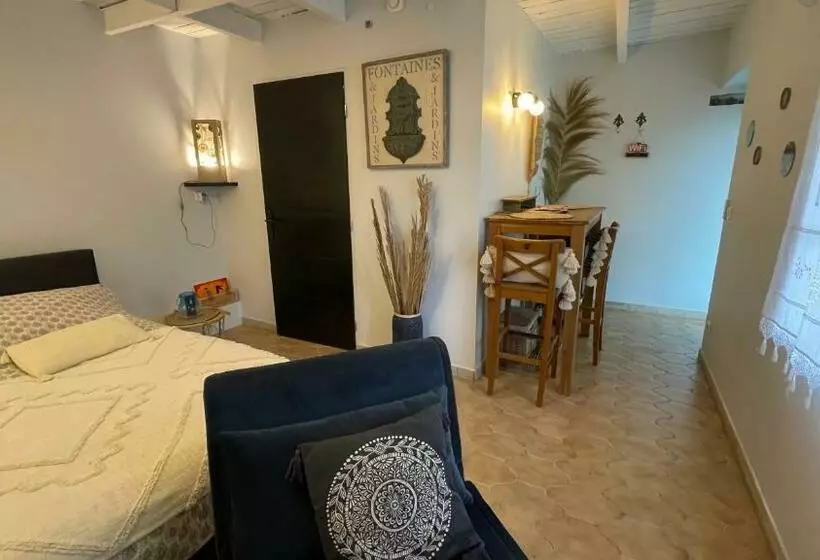 ペンション Joli Mazet à Nîmes Idéalement Situé Entre La Garrigue Et La Ville