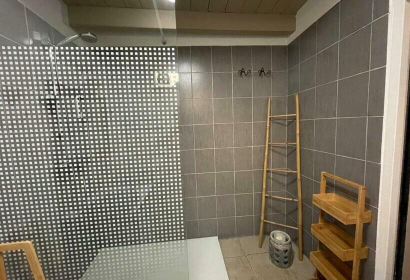 بنسيون Joli Mazet à Nîmes Idéalement Situé Entre La Garrigue Et La Ville