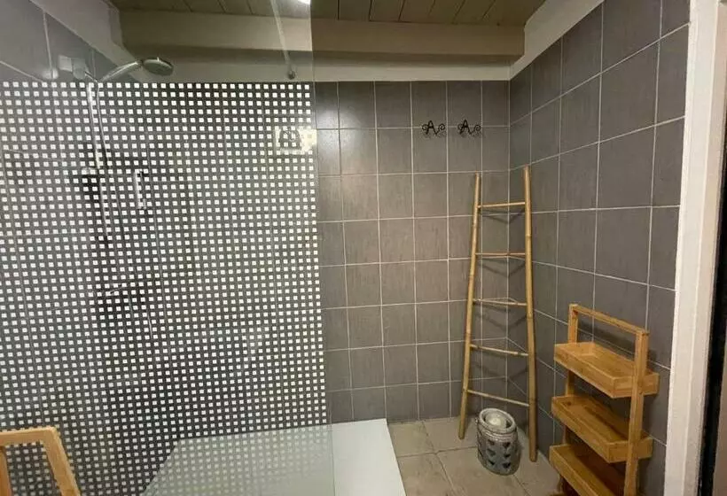 ペンション Joli Mazet à Nîmes Idéalement Situé Entre La Garrigue Et La Ville