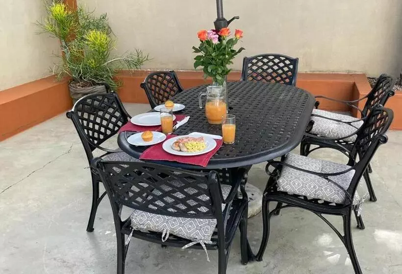پانسیون Singatha Guesthouse