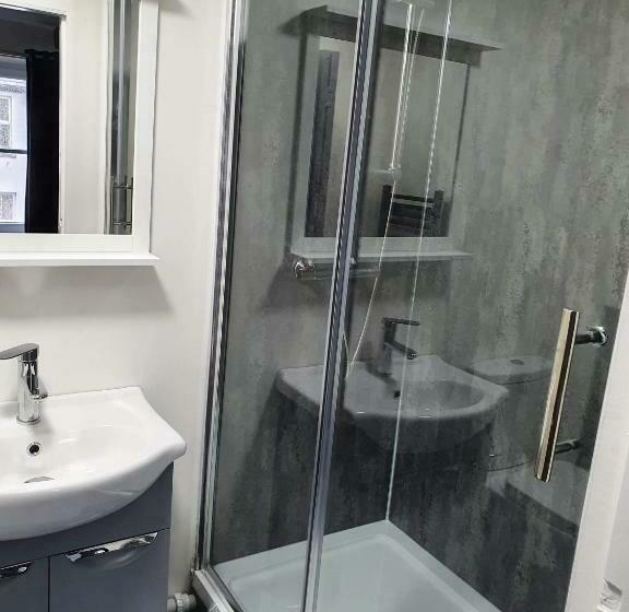 Общежитие Red Lion Rooms   Self Check In