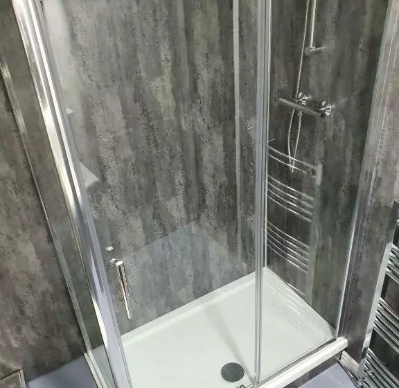 ユースホステル Red Lion Rooms   Self Check In