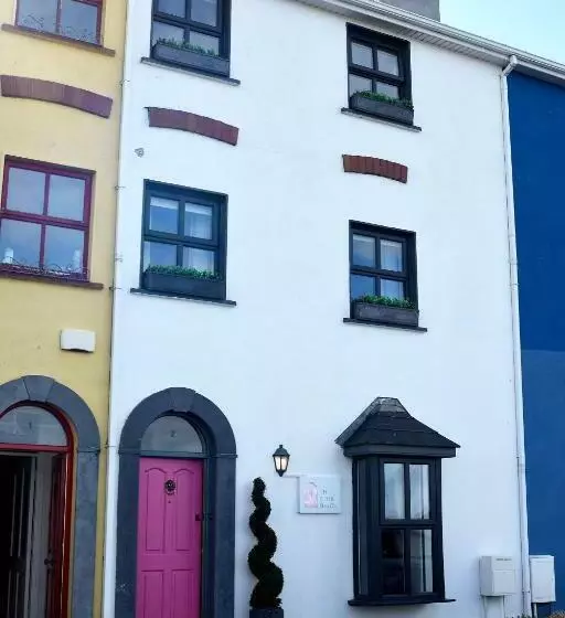 Aamiaismajoitus (B&B) The Pink Door Westport