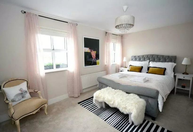 Aamiaismajoitus (B&B) The Pink Door Westport