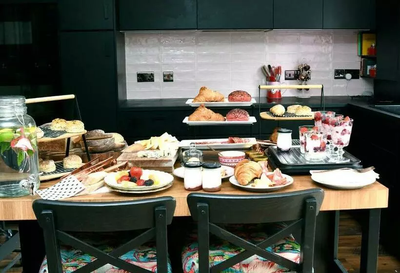 Aamiaismajoitus (B&B) The Pink Door Westport