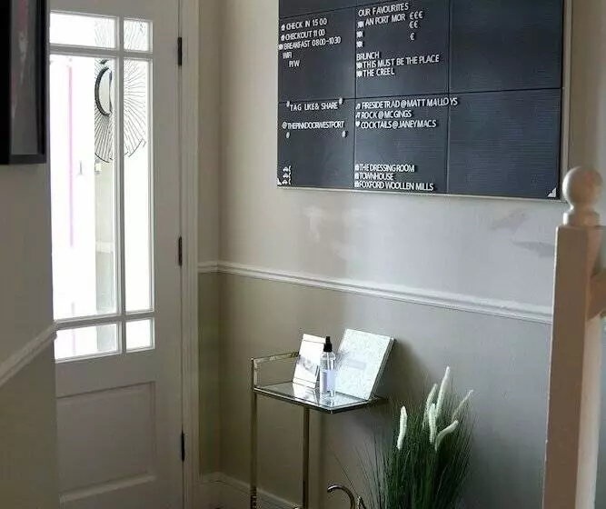 Aamiaismajoitus (B&B) The Pink Door Westport