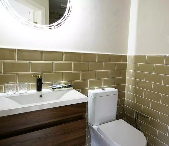 Aamiaismajoitus (B&B) The Pink Door Westport