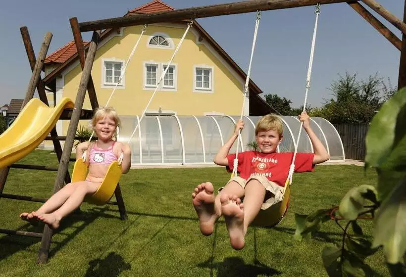 ペンション Gästehaus Familie Trachsler