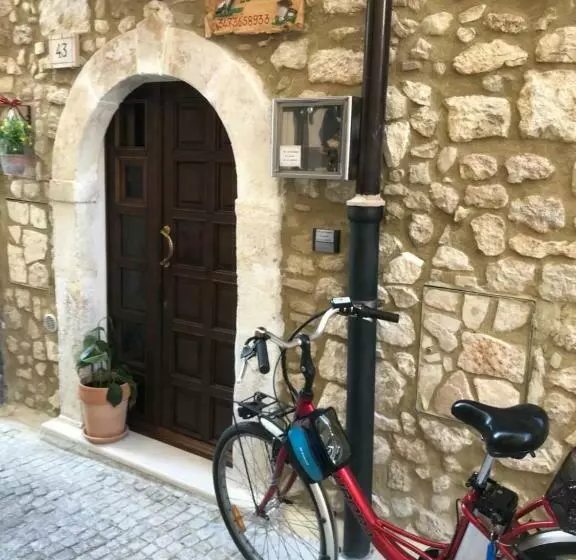 Aamiaismajoitus (B&B) Lo Gnomo