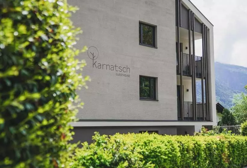 Aamiaismajoitus (B&B) Guesthouse Karnatsch