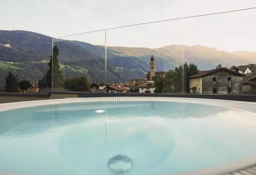 Aamiaismajoitus (B&B) Guesthouse Karnatsch