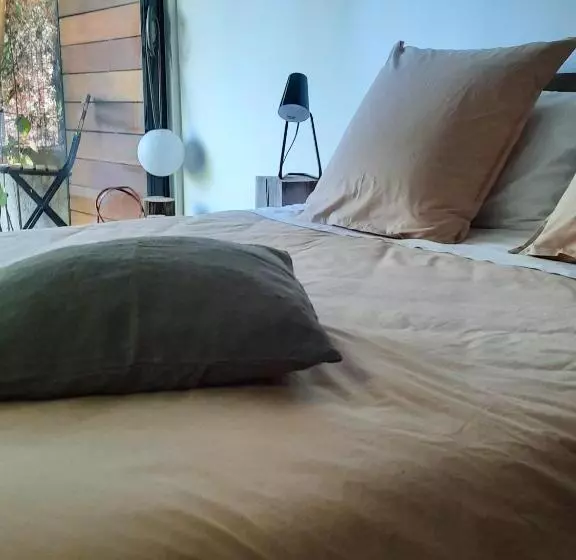 تختخواب و صبحانه La Cabane De Troyes   Chambre D Hôtes