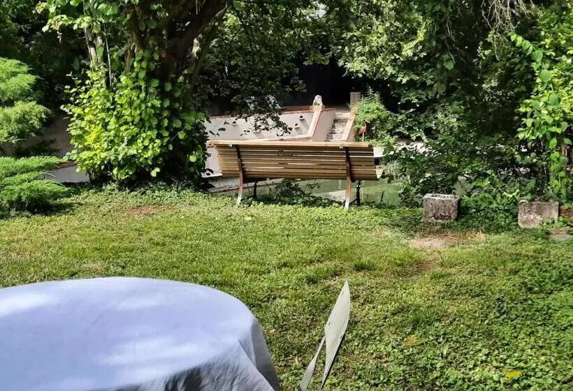 تختخواب و صبحانه La Cabane De Troyes   Chambre D Hôtes