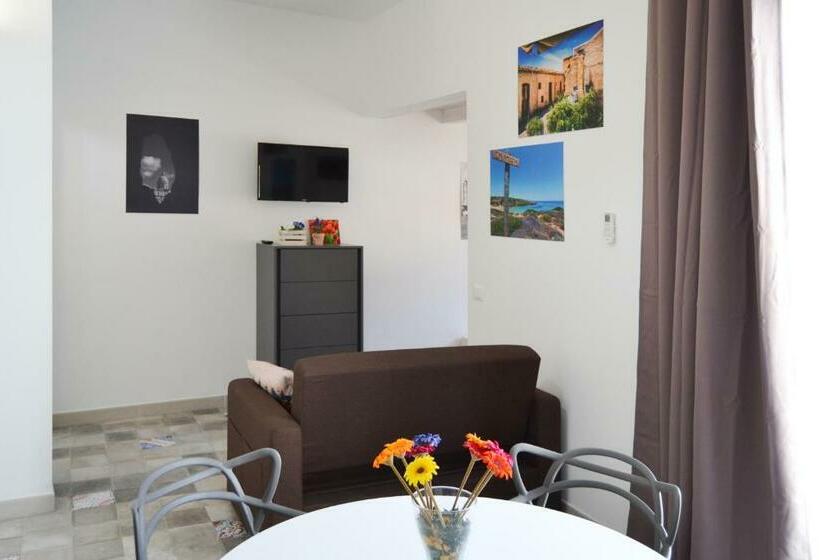 Quattroquarti Stradivari Home