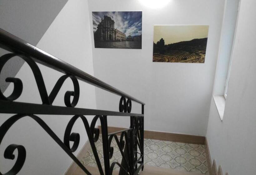 Quattroquarti Stradivari Home