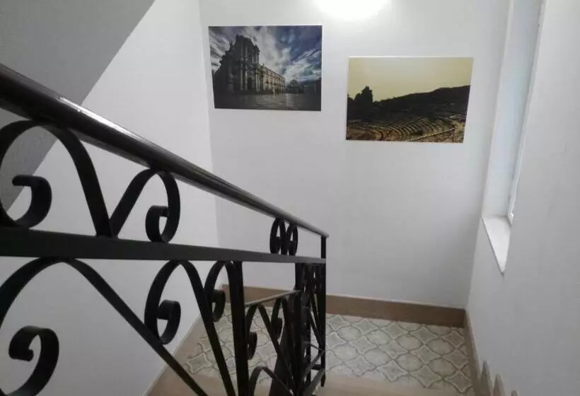 Quattroquarti Stradivari Home