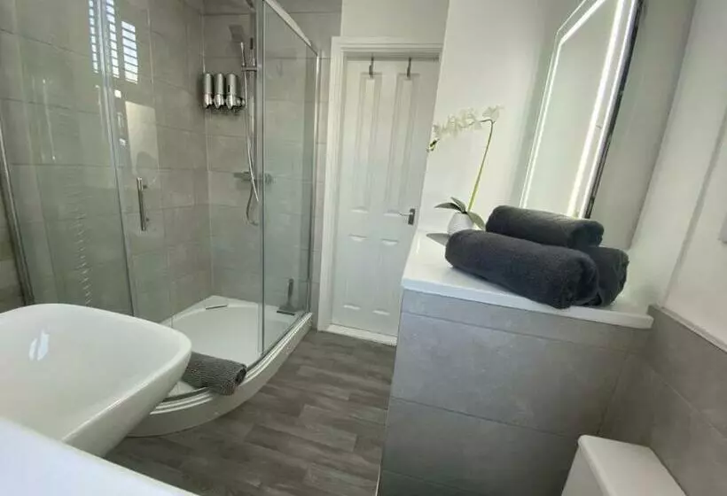 Aamiaismajoitus (B&B) Debonair Bnb @33