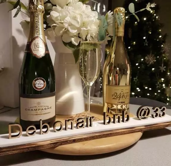 Aamiaismajoitus (B&B) Debonair Bnb @33