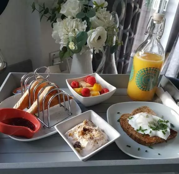 Aamiaismajoitus (B&B) Debonair Bnb @33