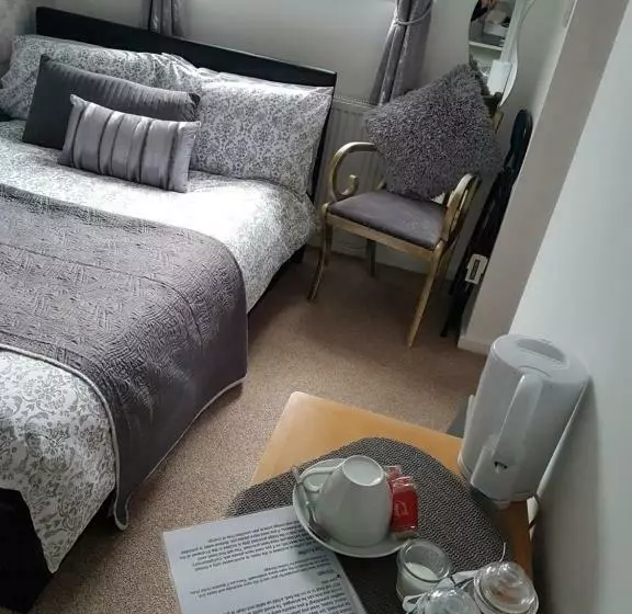 Aamiaismajoitus (B&B) Debonair Bnb @33