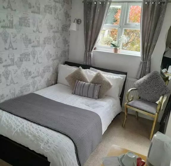 Aamiaismajoitus (B&B) Debonair Bnb @33