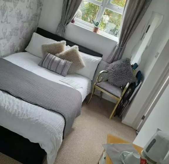 Aamiaismajoitus (B&B) Debonair Bnb @33