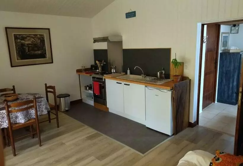 Aamiaismajoitus (B&B) Domaine De Séguéla