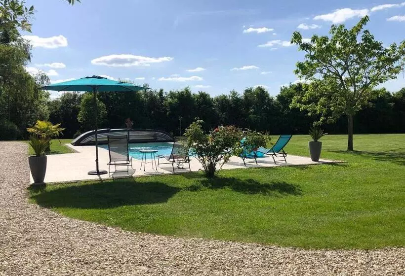 Aamiaismajoitus (B&B) La Tour De La Conterie