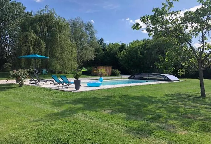 Aamiaismajoitus (B&B) La Tour De La Conterie