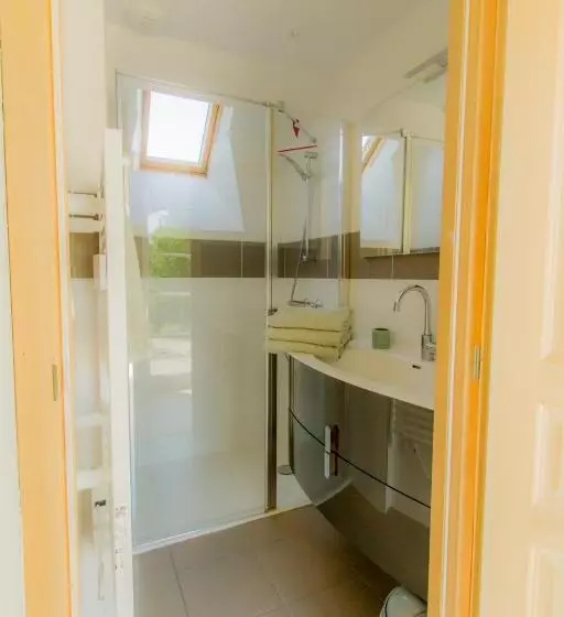 Aamiaismajoitus (B&B) La Tour De La Conterie