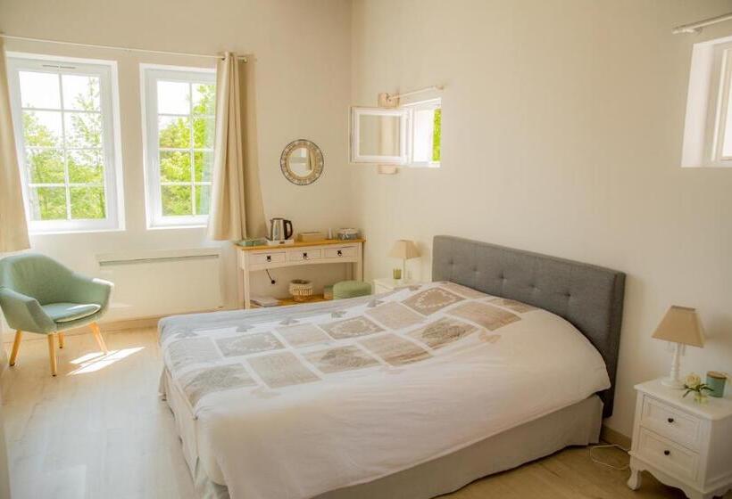 민박 La Tour De La Conterie