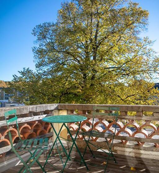 בית מלון כפרי L Station