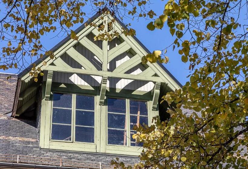 בית מלון כפרי L Station