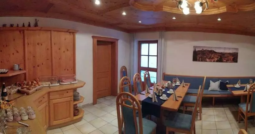پانسیون Zur Guten Einkehr