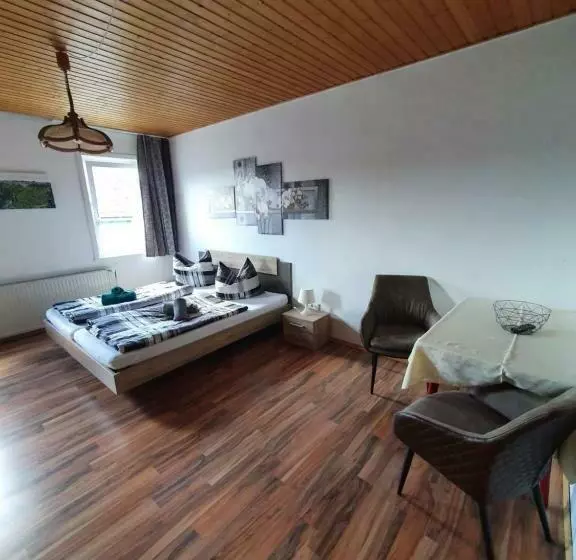 ユースホステル Gästehaus Weißes Lamm   Monteurzimmer