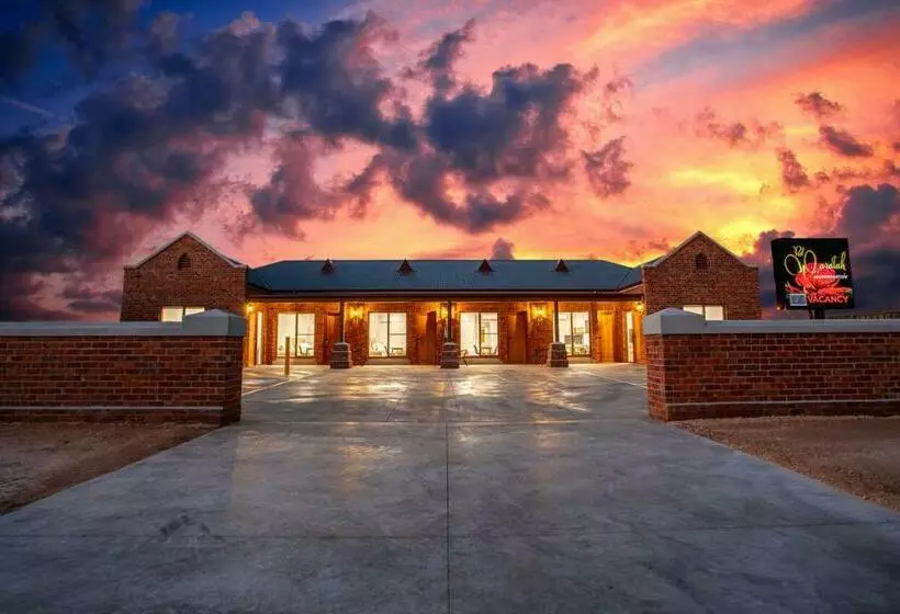 モーテル Red Waratah Accommodation