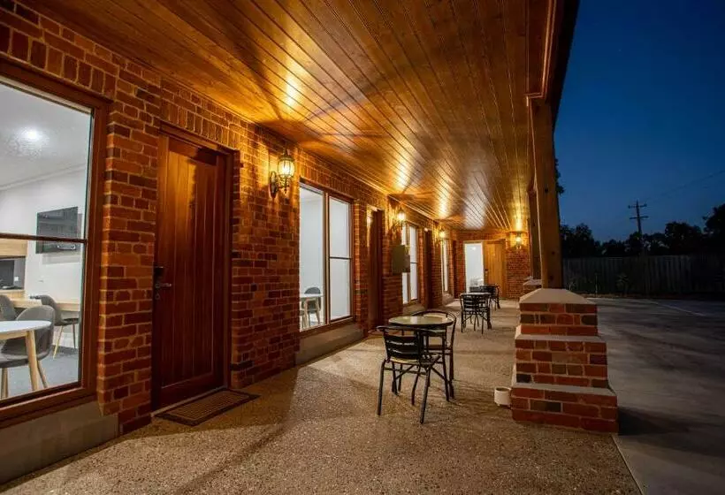 モーテル Red Waratah Accommodation
