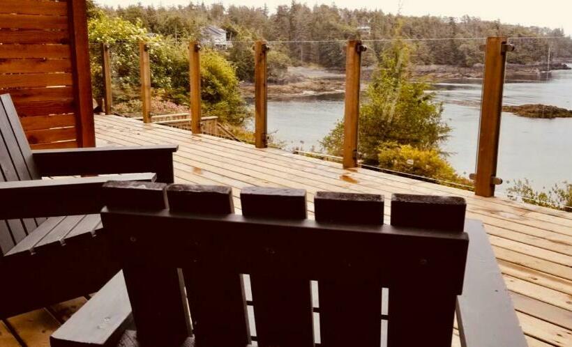 Bed and Breakfast 378 Marine Drive