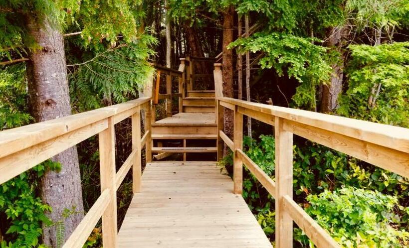 Bed and Breakfast 378 Marine Drive