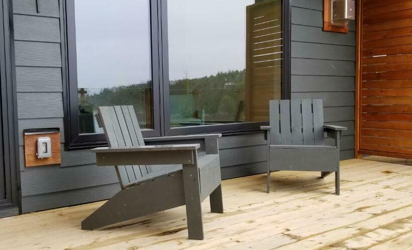 Bed and Breakfast 378 Marine Drive