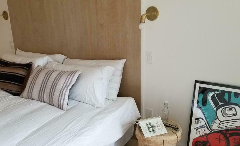 Bed and Breakfast 378 Marine Drive