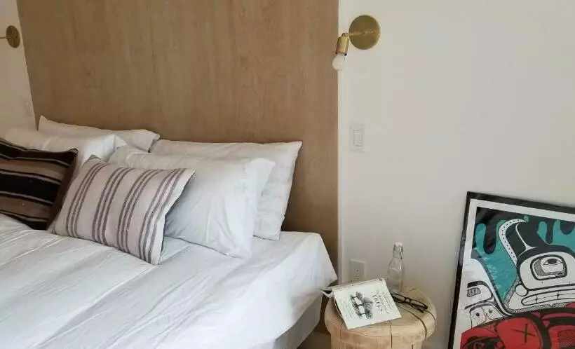 تختخواب و صبحانه 378 Marine Drive