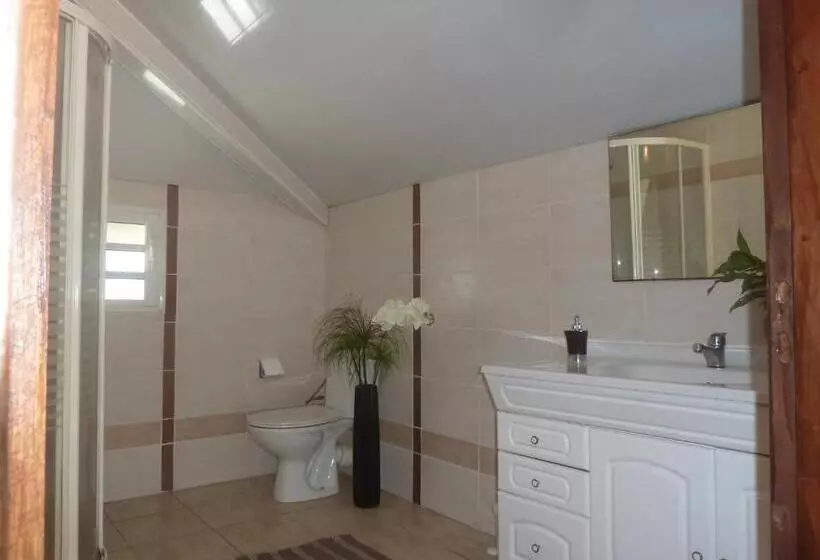 تختخواب و صبحانه Chambres D Hôtes Doris