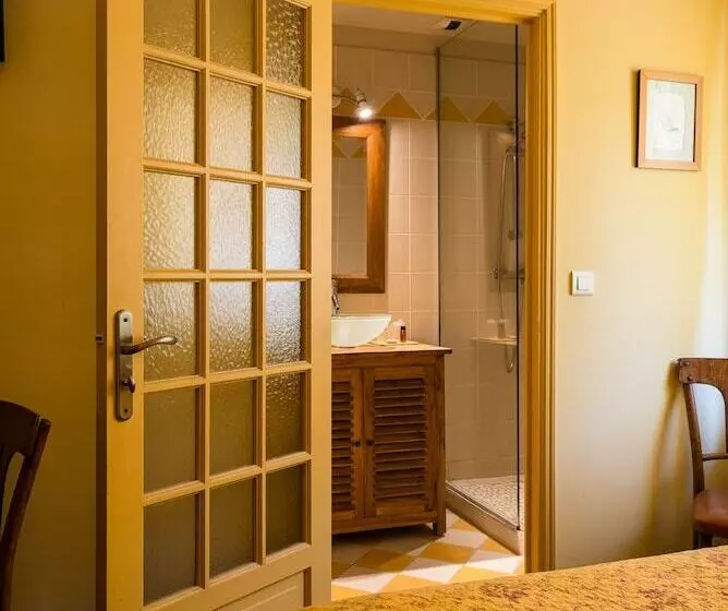 هتل Hôtel Mas Vidau Porte Des Alpilles