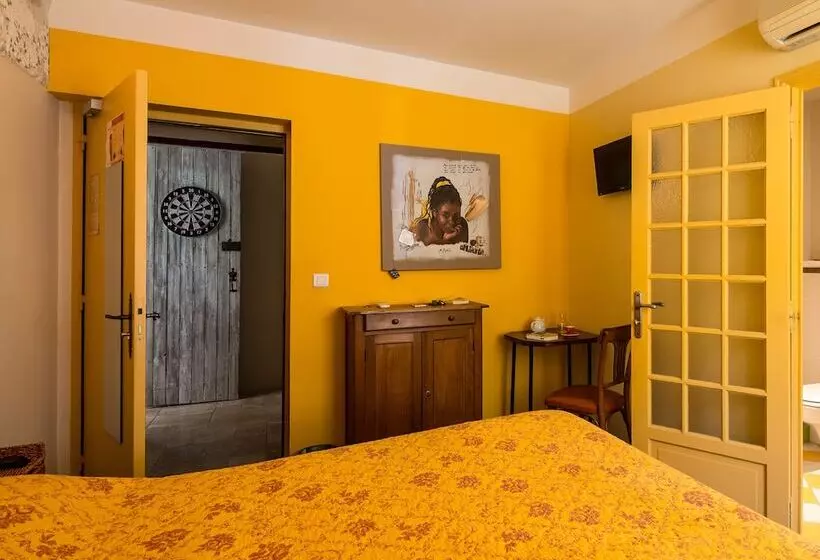 هتل Hôtel Mas Vidau Porte Des Alpilles
