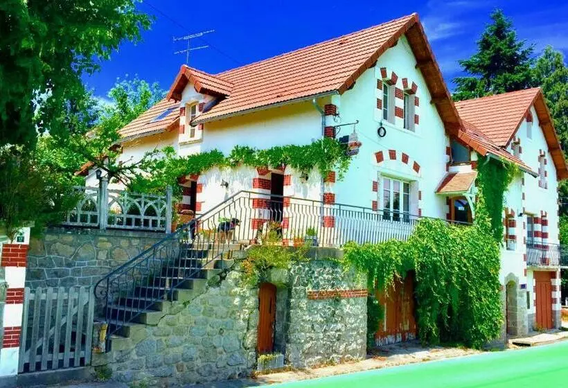 ベッドアンドブレックファースト Chambres Chez L Habitant Et Table D Hôtes Crocq Le Vieil Hôtel