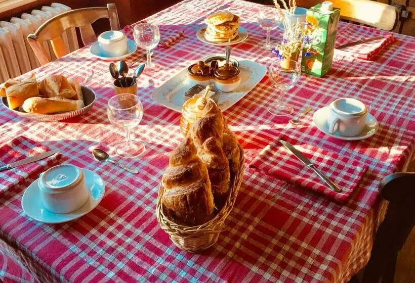 ベッドアンドブレックファースト Chambres Chez L Habitant Et Table D Hôtes Crocq Le Vieil Hôtel