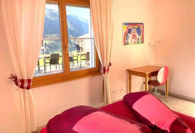 Aamiaismajoitus (B&B) Ferienwohnung Casa Ursin Val Lumnezia