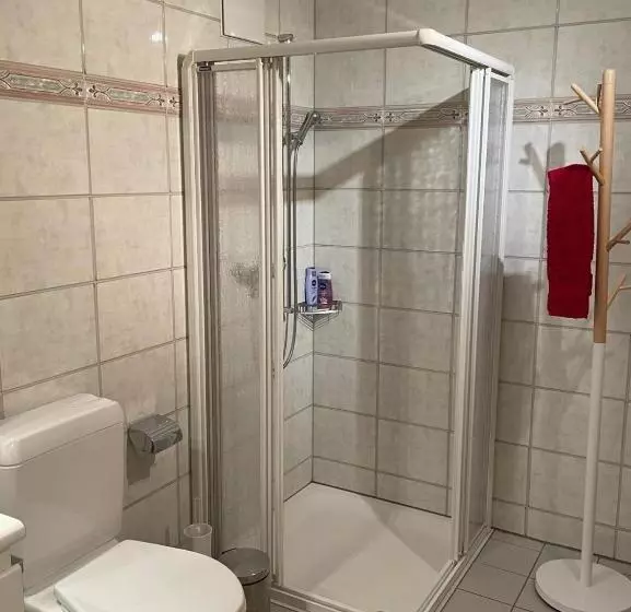 Aamiaismajoitus (B&B) Ferienwohnung Casa Ursin Val Lumnezia